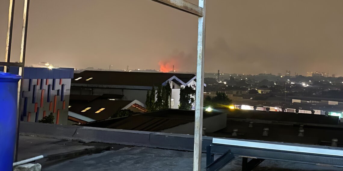 Damkar Bekasi Belum Bisa Masuk, terjadi ledakan amunisi di Gudang Peluru Armed yang terbakar