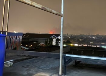 Damkar Bekasi Belum Bisa Masuk, terjadi ledakan amunisi di Gudang Peluru Armed yang terbakar