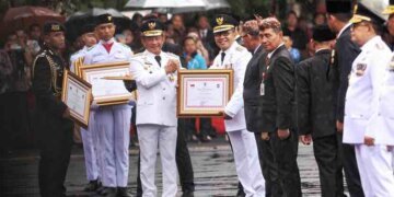 Danny Pomanto Terima Penghargaan di Puncak Peringatan Hari OTDA XXVII - Utama