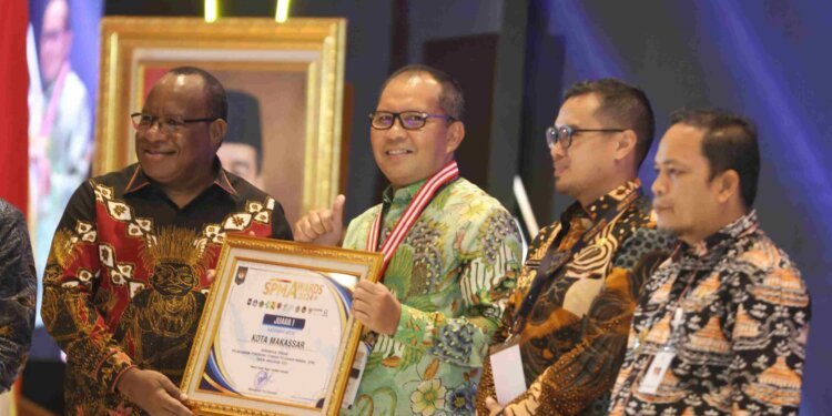 Penghargaan Standar Pelayanan Minimal SPM Awards 2024 diraih Kota Makassar - Featured