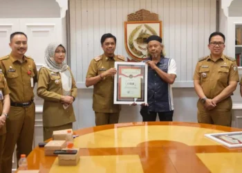 Pj Sekda Kota Makassar Terima Tanah Hibah dari Warga untuk Dijadikan Jalan Umum