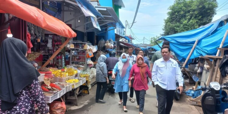 Pemkot Makassar Segera Menertibkan PKL Kawasan Pasar Pamos Cendrawasih - Utama