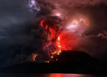 Gunung Ruang Meletus, 828 Warga Dievakuasi