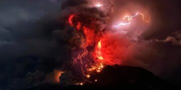 Gunung Ruang Meletus, 828 Warga Dievakuasi