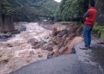 Tengah Malam Tadi Banjir Lahar Dingin Terjang Tanah Datar Sumbar