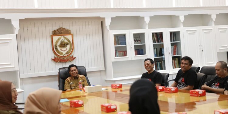 PJ Sekda Makassar Dukung Pagelaran Pentas Seni Sekaligus Launching Lagu “Bombe Narkoba” PJ Sekda Makassar Dukung Pagelaran Pentas Seni Sekaligus Launching Lagu “Bombe Narkoba” - Featured