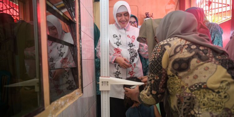 Tinjau Posyandu, Indira Yusuf Ismail Dorong Partisipasi Warga dan Kerja Keras OPD Capai Zero Stunting - Featured