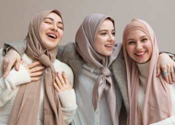 4 Cara Merawat Hijab Agar Tetap Awet dan Nyaman Dipakai