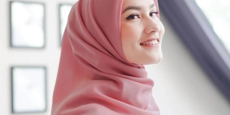 Panduan Hijab Segi Empat: Tampil Cantik dan Elegan - Featured