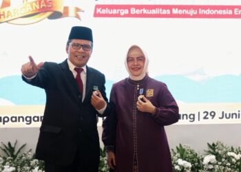 Kompak dalam Kepemimpinan, Wali Kota Makassar dan Ketua TP PKK Kota Makassar Dianugerahi Penghargaan Nasional