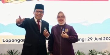 Kompak dalam Kepemimpinan, Wali Kota Makassar dan Ketua TP PKK Kota Makassar Dianugerahi Penghargaan Nasional