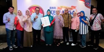 Dedikasi Tinggi dalam Program Pengendalian Penduduk Hantar Indira Yusuf Ismail Raih Manggala Karya Kencana