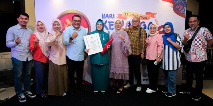 Dedikasi Tinggi dalam Program Pengendalian Penduduk Hantar Indira Yusuf Ismail Raih Manggala Karya Kencana - Featured