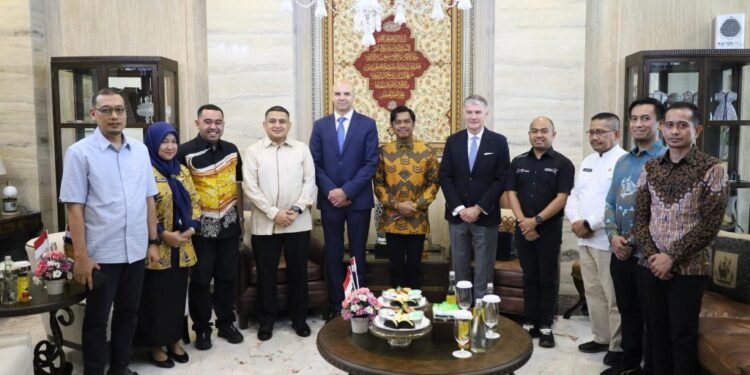 Pj Sekda Firman Pagarra Terima Kunjungan Dubes dan Dirjen Politik Kemenlu Kroasia Petar Mihatov, Bahas Peluang Kerja Sama Pj Sekda Firman Pagarra Terima Kunjungan Dubes dan Dirjen Politik Kemenlu Kroasia Petar Mihatov, Bahas Peluang Kerja Sama - Featured