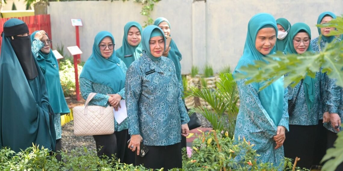 Indira Yusuf Ismail Dampingi Pj Ketua TP PKK Sulsel Tinjau Kelurahan Manggala dalam Verifikasi Lomba Kelurahan