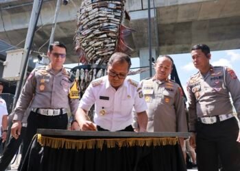 Danny Pomanto Resmikan Tugu Ikan Knalpot Brong di Fly Over
