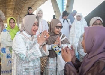 Indira Yusuf Ismail Shalat Id di Lapangan Karebosi bersama Keluarga dan Ribuan Warga Makassar