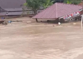 PLN Sigap Atasi Dampak Banjir dan Longsor di Sidrap: Janjikan Listrik Segera Pulih Kembali