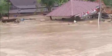 PLN Sigap Atasi Dampak Banjir dan Longsor di Sidrap: Janjikan Listrik Segera Pulih Kembali