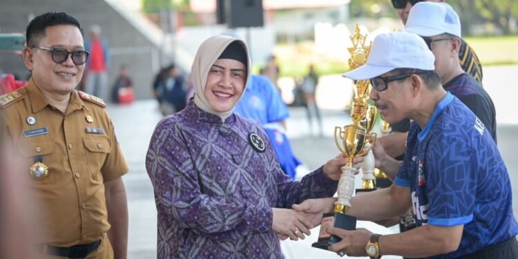 Resmi Dimulai, Indira Yusuf Ismail Buka O2SN SD-SMP Kota Makassar - Utama