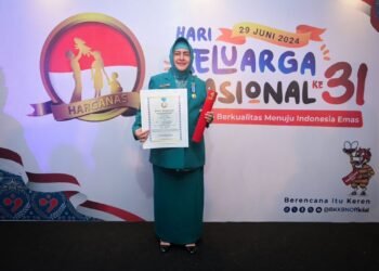 Indira Yusuf Ismail Raih Penghargaan Manggala Karya Kencana BKKBN