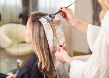 Ternyata Begini Cara Memilih Cat Rambut yang Sesuai untuk Pria dan Wanita