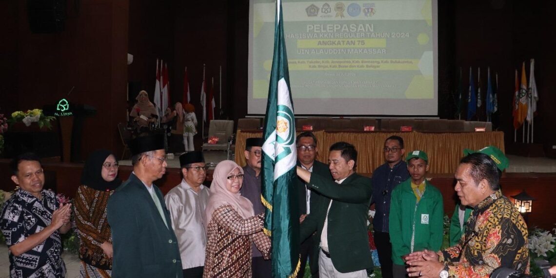rektor-uin-alauddin-makassar-lepas-2550-mahasiswa-peserta-kkn-angkatan-75-0724