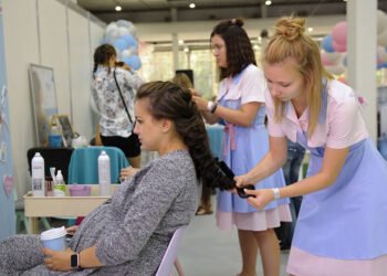 Apakah Aman Mewarnai Rambut Saat Hamil? Ini Tipsnya!