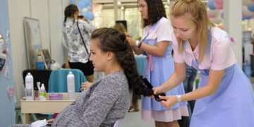 Apakah Aman Mewarnai Rambut Saat Hamil? Ini Tipsnya! - Utama