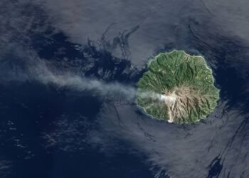 Wartakita Gunung Rokatenda Naik Status Tercium Bau Belerang 3 Large