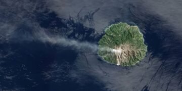 Wartakita Gunung Rokatenda Naik Status Tercium Bau Belerang 3 Large