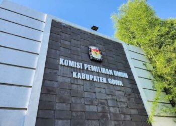 Pemuda Gowa Tuntut Integritas KPU dalam Pilkada, Serahkan Plakat dan Simbol Integritas