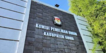 Pemuda Gowa Tuntut Integritas KPU dalam Pilkada, Serahkan Plakat dan Simbol Integritas - Utama