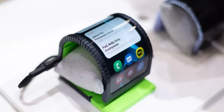 Repiw Com Wearable Tech Samsung Rollable Wearable Oled Display Concept E1726881477781.webp.webp