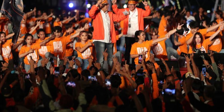 Danny-Azhar Ajak Milenial dan Gen Z Terlibat Aktif di Pilgub Sulsel 2024 - Utama