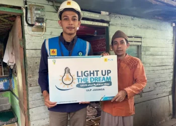 PLN Terangi Impian Masyarakat Kurang Mampu di Sulsel Lewat Program “Light Up The Dream”