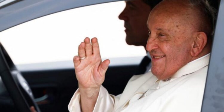 Sederhana dan Inspiratif, Paus Fransiskus Pilih Pesawat Komersial Saat Kunjungi Indonesia - Utama