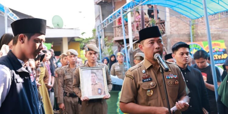 Pelepasan Jenazah Kepala UPTD PPA Makassar, Pjs Wali Kota Pimpin Upacara Khidmat 5dfa4273 F365 488f B695 525fad0f6ceb Scaled.jpeg