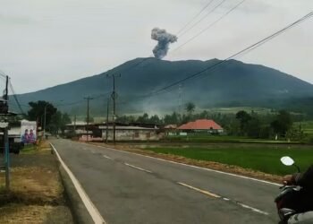 Wartakita Erupsi Gunung Marapi Enhance 2x Exposure Color