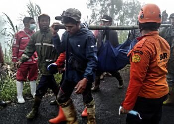 Wartakita Evakuasi Korban Tanah Longsor Di Pekalongan Large