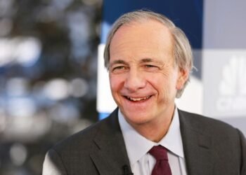 Ray Dalio: Presiden Prabowo mampu membawa Indonesia jadi negara maju jika atasi korupsi dan mendorong reformasi ekonomi.