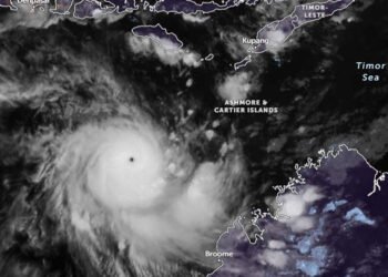 Siklon Tropis Errol Menggila di Selatan NTT, Tapi Bukan yang Terkuat di 2025!