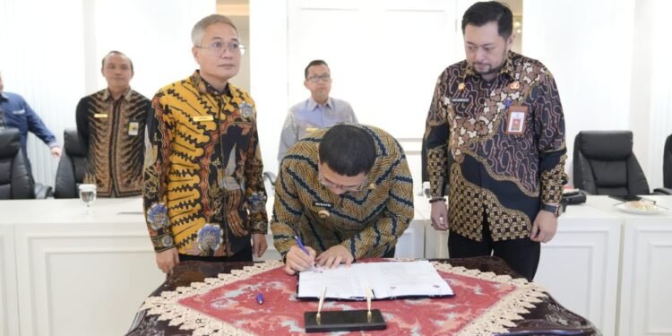 Pemkot Makassar Teken PKS Tripartit, Siap Genjot Optimalisasi Pajak Daerah Pemkot Makassar Teken PKS Tripartit, Siap Genjot Optimalisasi Pajak Daerah - Featured