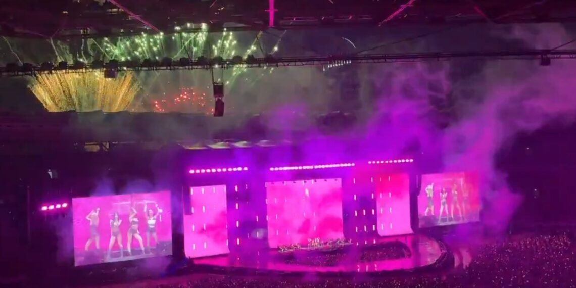 GBK di Hari Kedua Literally Jadi Lautan Merah Jambu Terheboh Selama Deadline Tour Blackpink