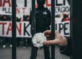 Aksi Solidaritas Tempo di Makassar Diwarnai Kekerasan, Jurnalis AJI Dilaporkan Dipukul Petugas Keamanan