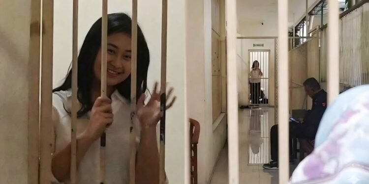 Kasus “Story” Bakar Mabes Polri: Laras Faizati Dituntut 1 Tahun Penjara - Utama