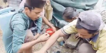 Heboh Sumur Bor di Bangkalan Keluarkan Cairan Diduga Minyak Mentah, Warga Berbondong-bondong Melihat