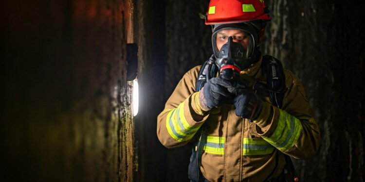 Basarnas Gunakan SCBA Hadapi Risiko Tinggi Penyelamatan Penambang Terjebak di Tambang Pongkor Basarnas Gunakan SCBA Hadapi Risiko Tinggi Penyelamatan Penambang Terjebak di Tambang Pongkor - Featured