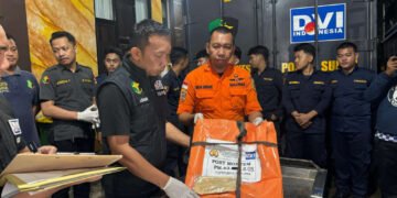 Tim SAR Serahkan Potongan Tubuh dan Barang Korban ATR 42-500 ke Forensik untuk Identifikasi