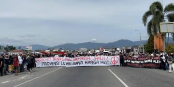 Demonstrasi Tuntut Provinsi Luwu Raya Tutup Jalan Poros Sulsel, Kemacetan Lumpuhkan Transportasi